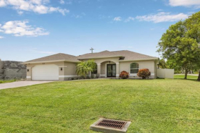 Paradise Found Relaxing Pool home in Cape Coral